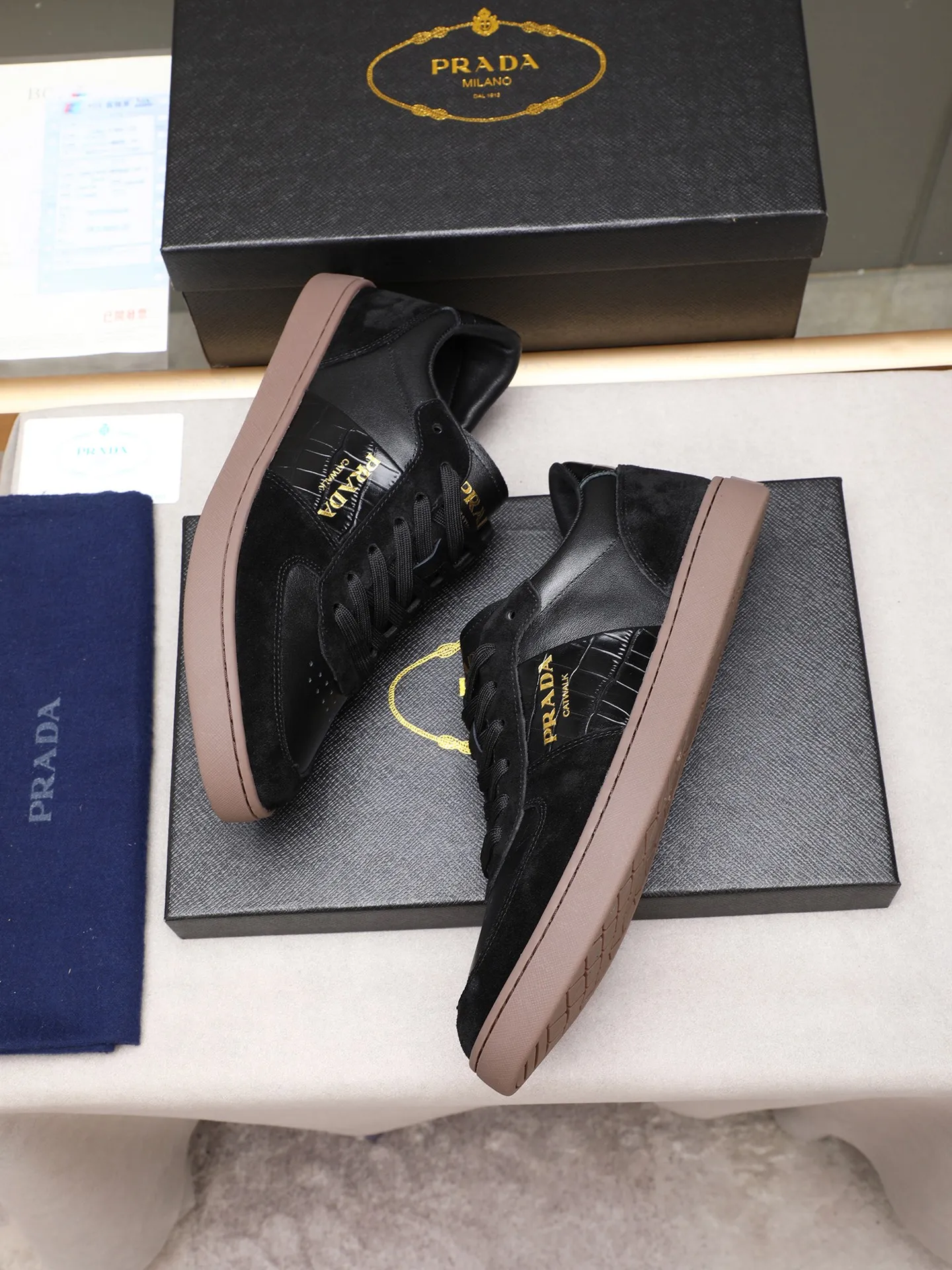 Men's shoes💰420💰 Brand: PRADA (Prada) Standard code: Men's code 38–44 (45 can be customized) Material: Original cowhide, breathable sheep lining Special outsole Style category: Men's fashionable casual sneakers Low-key luxury! Color: actual picture color